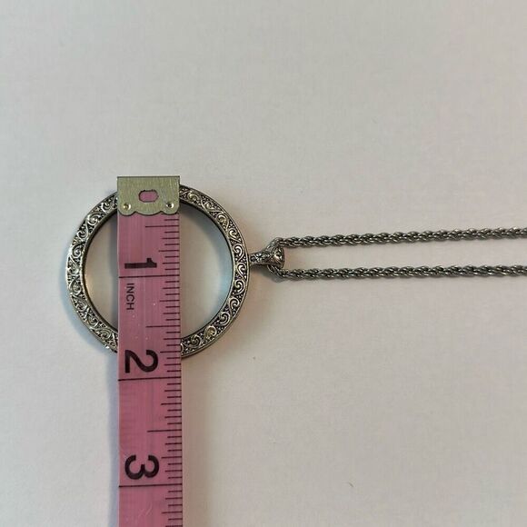 Magnifying Portable Pocket Reading Loupe Necklace Silver Toned - Picture 9 of 9